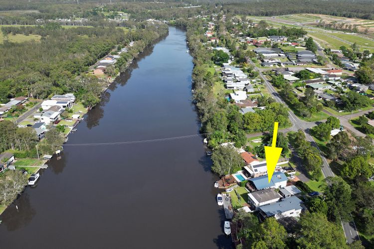 Dora Creek Stunning Modern Waterfront with Jetty – Azure Reflections: A Lakeside Retreat