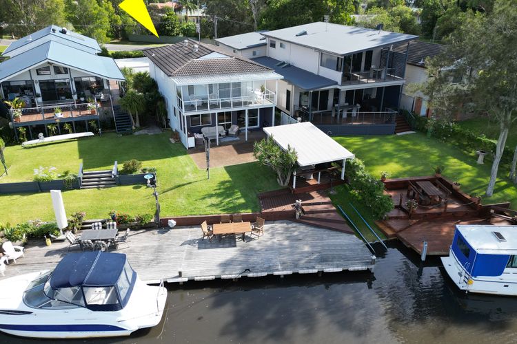 Dora Creek Stunning Modern Waterfront with Jetty – Azure Reflections: A Lakeside Retreat