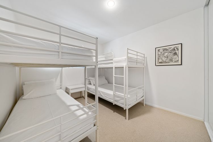 Bedroom 2 with 2 Single bunk beds