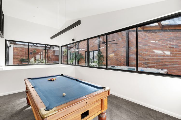 Pool table