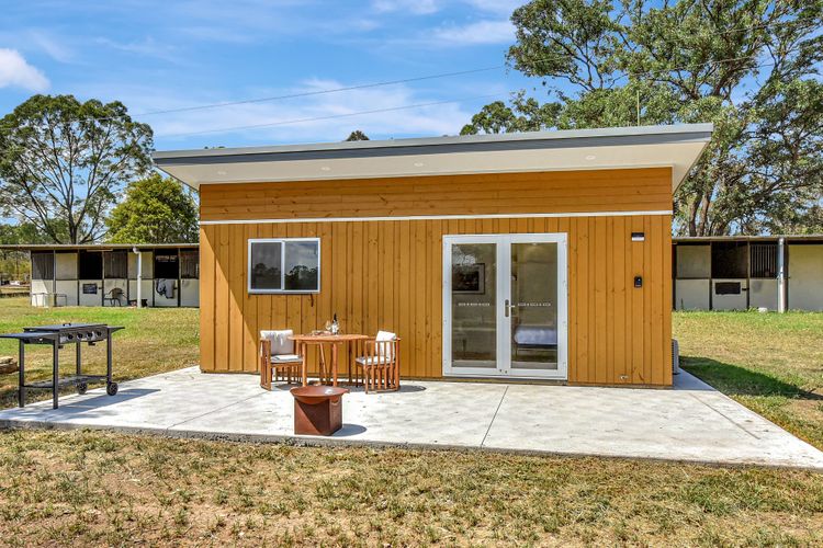 Odyssean Farmstay Cabin – Romantic Getaway, Roche Concert Bus Route & Nearby Wineries