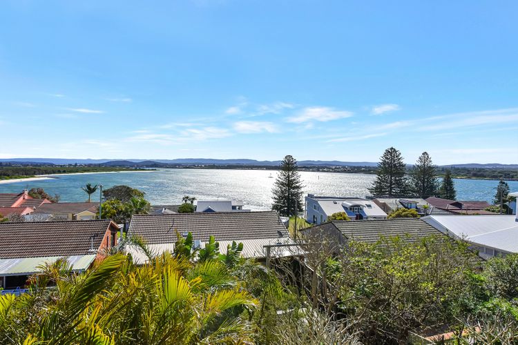 Panorama Beach House – Coastal Luxury with Stunning Views of the Caves Coastline