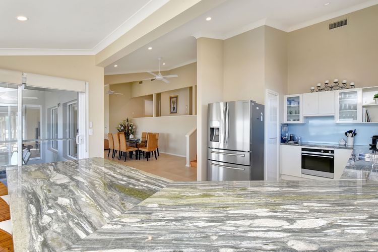 Panorama Beach House – Coastal Luxury with Stunning Views of the Caves Coastline
