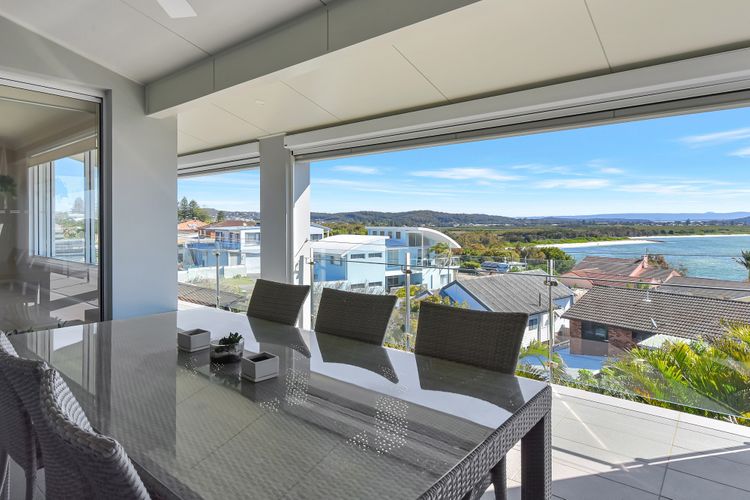 Panorama Beach House – Coastal Luxury with Stunning Views of the Caves Coastline