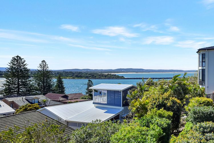 Panorama Beach House – Coastal Luxury with Stunning Views of the Caves Coastline