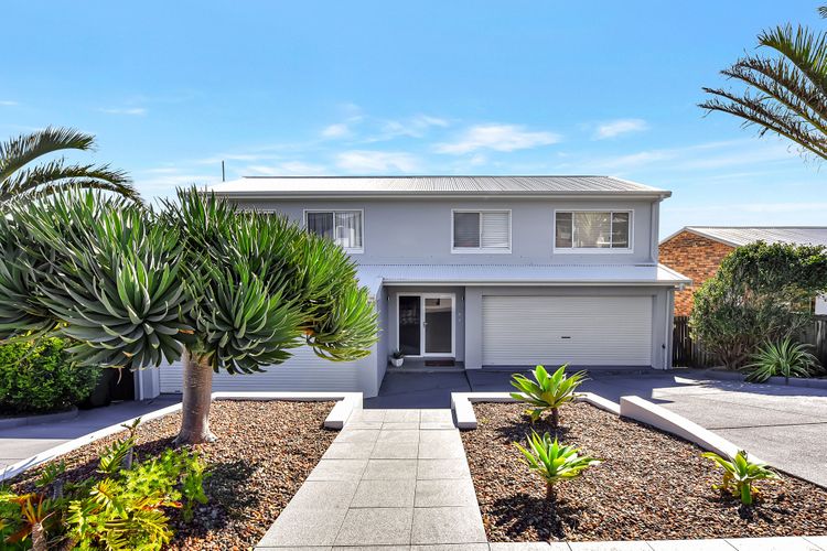 Panorama Beach House – Coastal Luxury with Stunning Views of the Caves Coastline