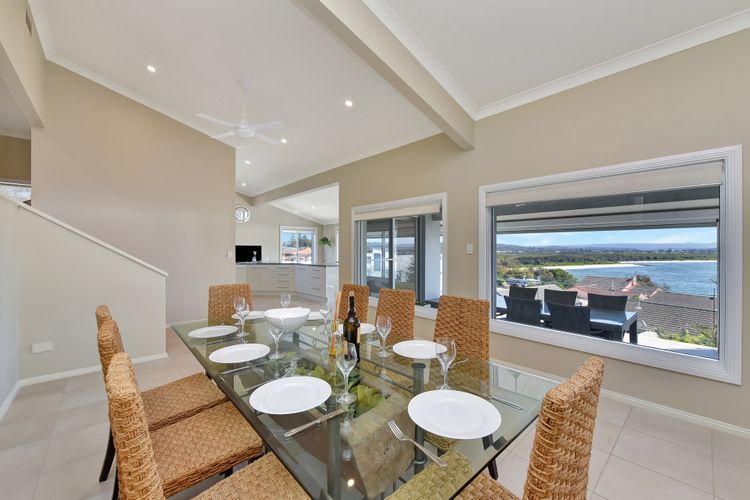 Panorama Beach House – Coastal Luxury with Stunning Views of the Caves Coastline