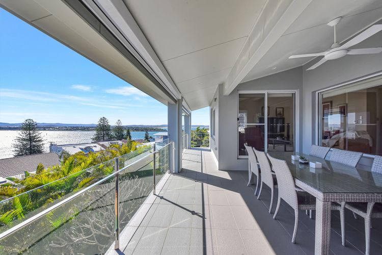 Panorama Beach House – Coastal Luxury with Stunning Views of the Caves Coastline