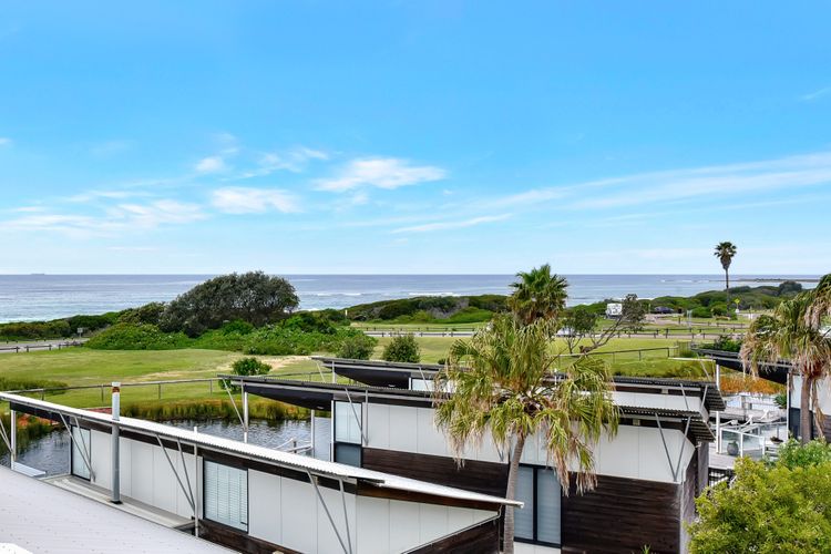 Oceanview Escape at Caves Beach Villas