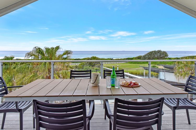 Oceanview Escape at Caves Beach Villas