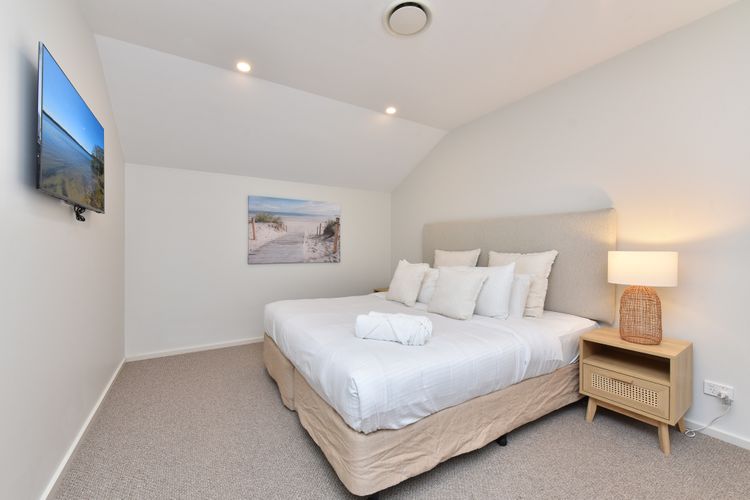 Oceanview Escape at Caves Beach Villas