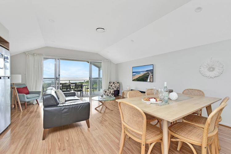 Oceanview Escape at Caves Beach Villas