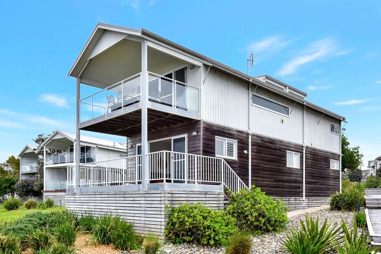 Oceanview Escape at Caves Beach Villas