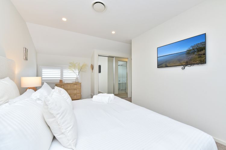 Oceanview Escape at Caves Beach Villas
