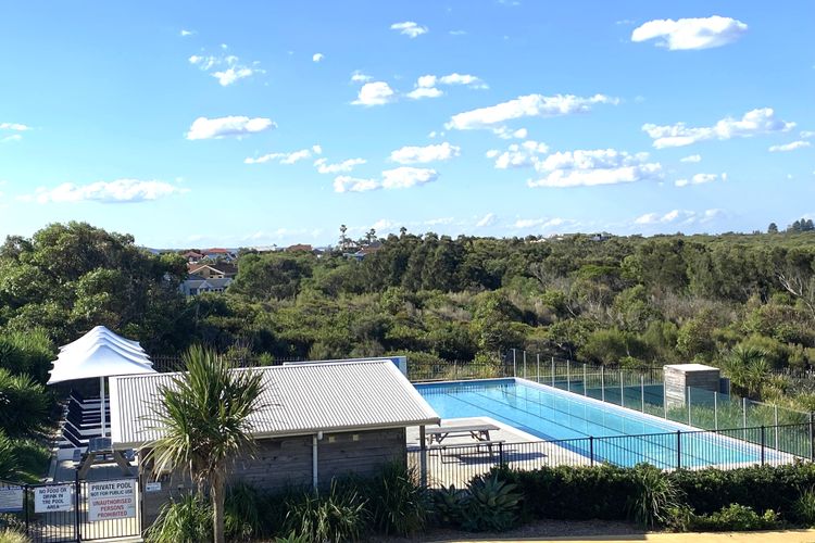 Saltwood Retreat at Caves Beach Villas