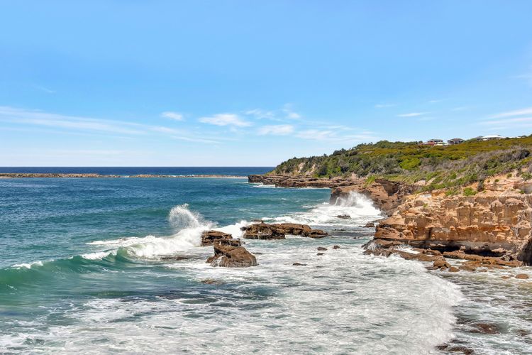 Azure Tides at Caves Beach Villas