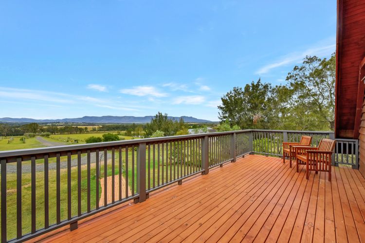 Silver Springs 4br Cottage, with Wifi, Views, Olives and Space