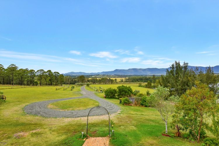 Silver Springs 4br Cottage, with Wifi, Views, Olives and Space