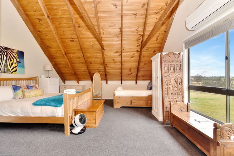 Silver Springs 4br Cottage, with Wifi, Views, Olives and Space