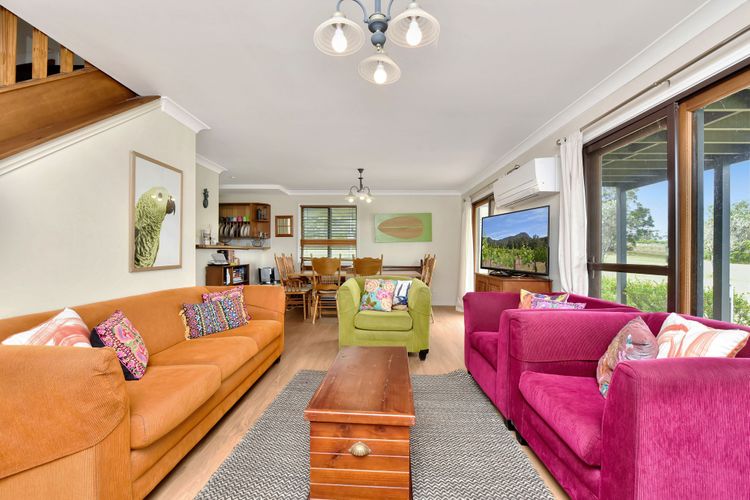 Silver Springs 4br Cottage, with Wifi, Views, Olives and Space