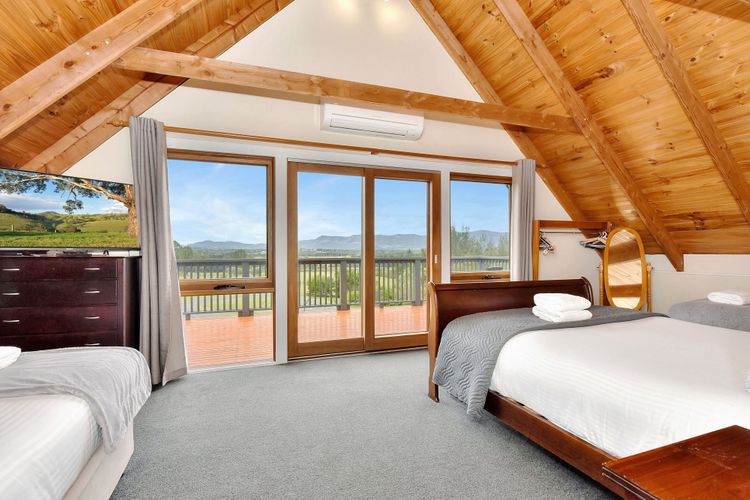 Silver Springs 4br Cottage, with Wifi, Views, Olives and Space