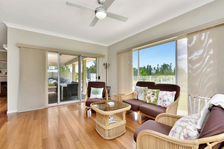 Silver Springs 6br Luxury Homestead with Wifi, Pool. Fireplace, Views, Olives and Space