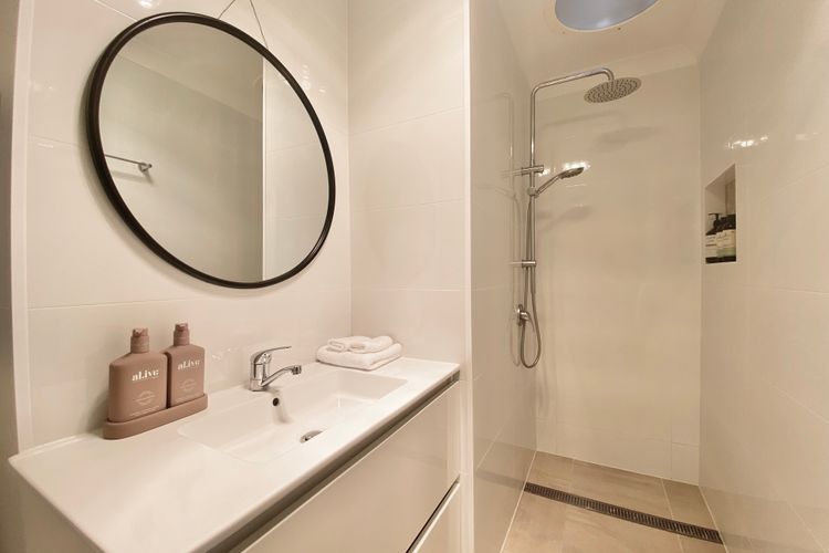 Salty Paws Caves Beach – Pet friendly