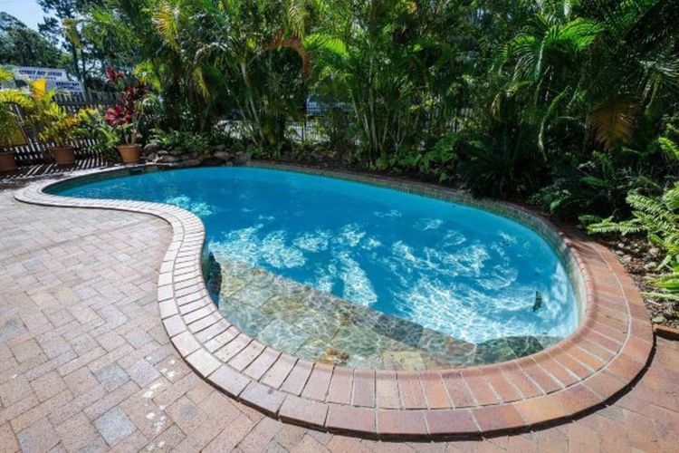 Dive into relaxation at our inviting pool—a refreshing oasis where the sun dances on crystal-clear waters.