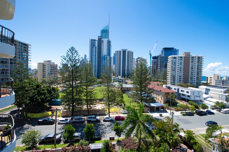 Ocean Views – Stylish 1 Bedroom in Surfers Paradise