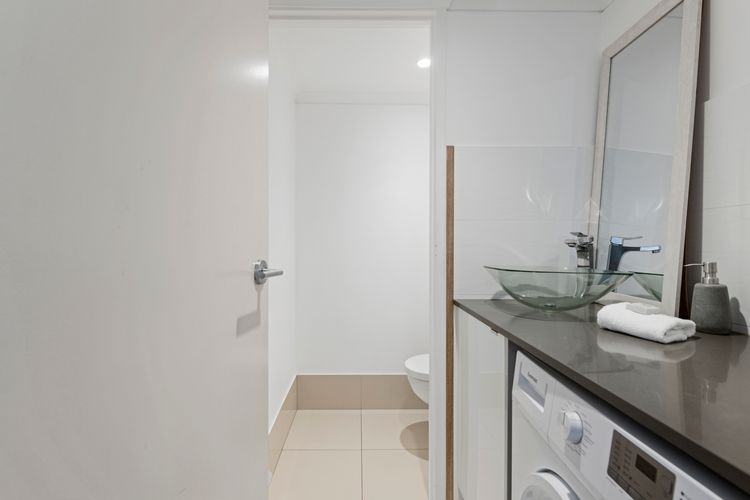 Ocean Views – Stylish 1 Bedroom in Surfers Paradise