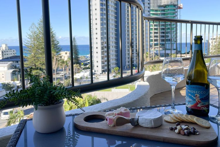 Ocean Views – Stylish 1 Bedroom in Surfers Paradise