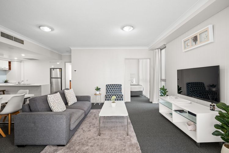 Deluxe 2 Bedroom Apartment Ocean and Hinterland Views