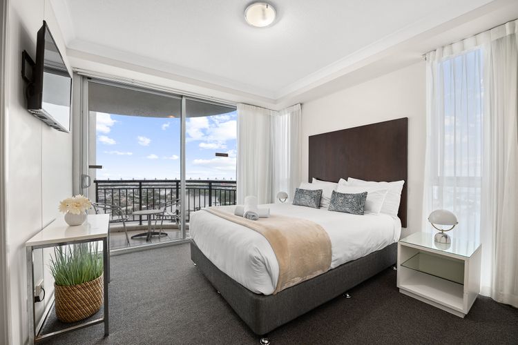 Deluxe 2 Bedroom Apartment Ocean and Hinterland Views