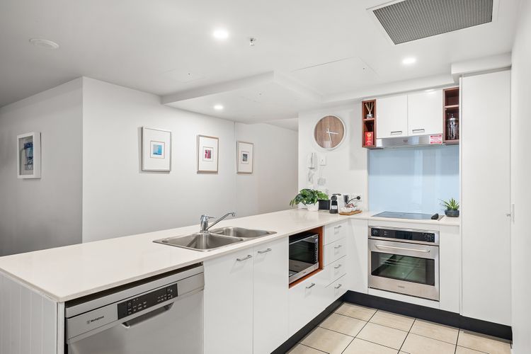 Deluxe 2 Bedroom Apartment Ocean and Hinterland Views