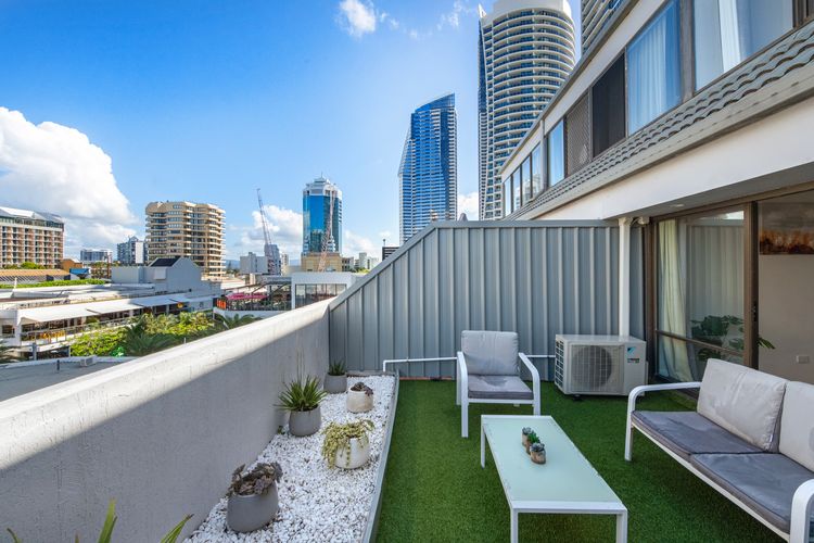 Top Of The Mark Central Surfers Paradise Apartment