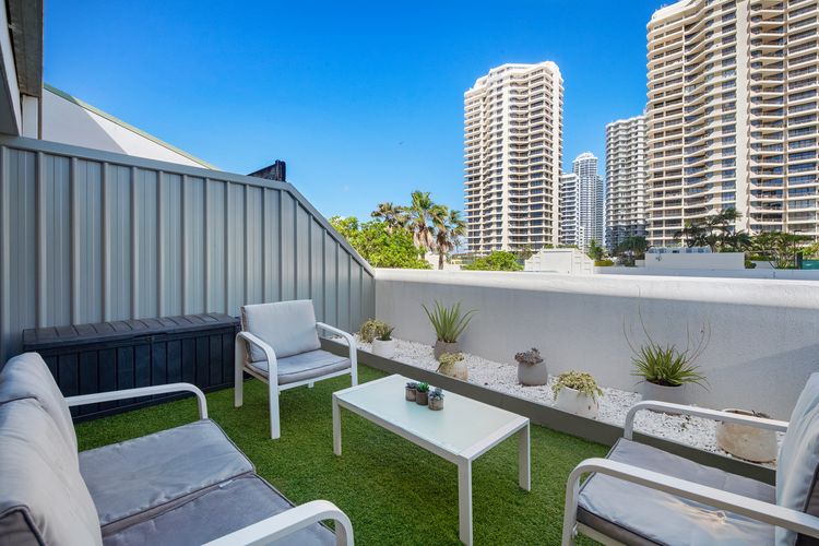 Top Of The Mark Central Surfers Paradise Apartment