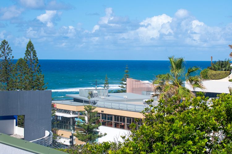 Spacious Townhouse, Unbeatable Location in Surfers Paradise