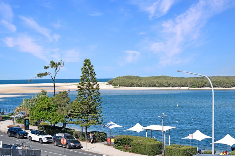 Ocean Breeze & Balcony Bliss – 1BR with Spa Near Beach