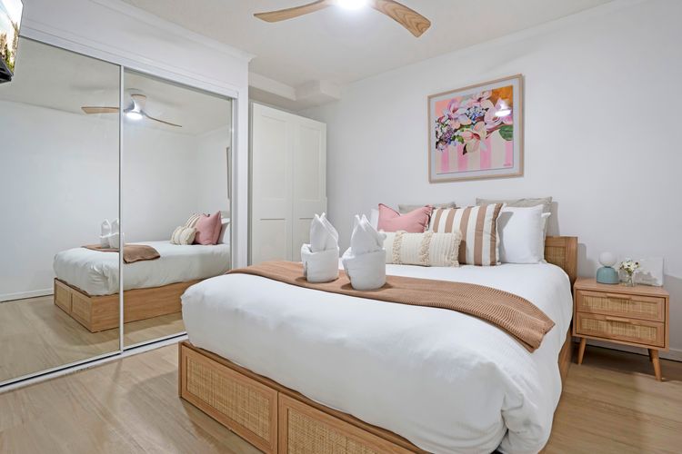 Ocean Breeze & Balcony Bliss – 1BR with Spa Near Beach