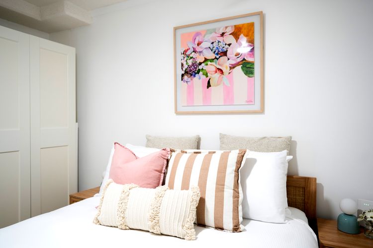Ocean Breeze & Balcony Bliss – 1BR with Spa Near Beach
