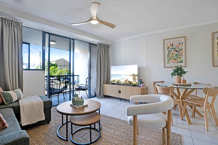 Ocean Breeze & Balcony Bliss – 1BR with Spa Near Beach