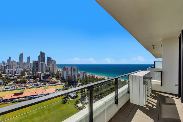 2 Bedroom Broadbeach Stay – Walk to Beach