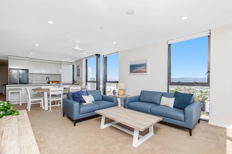 2 Bedroom Broadbeach Stay – Walk to Beach