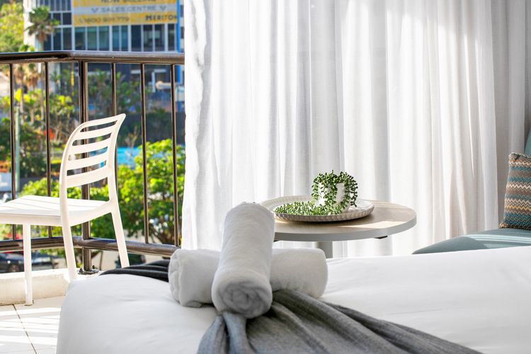 Sunny studio gem 150M to the beach