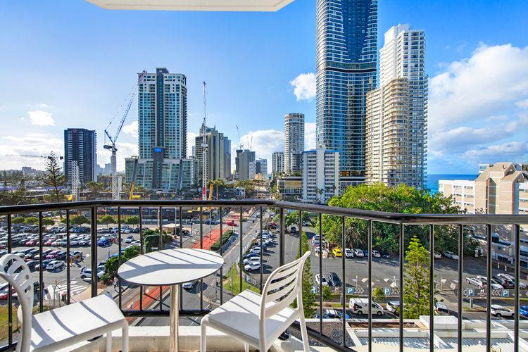 Sunny studio gem 150M to the beach