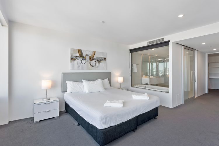 Luxury 3 Bedroom Apartment in Q1