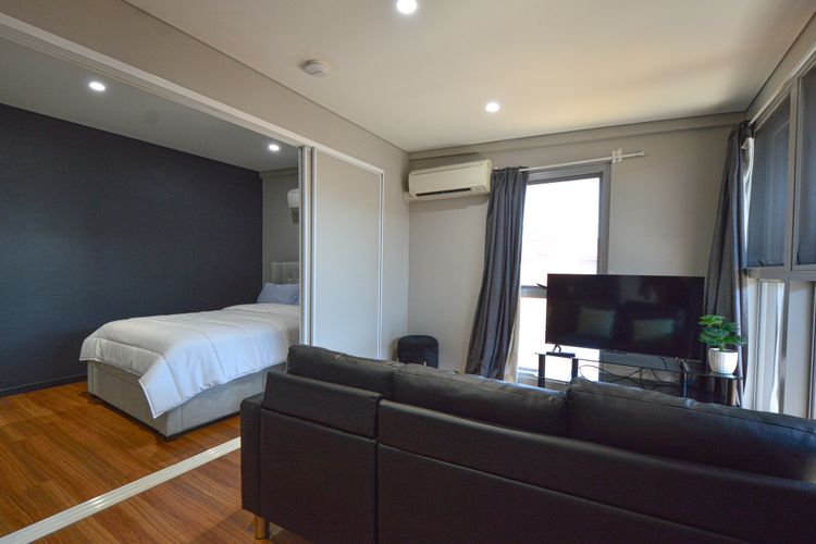 Supersized Studio Inexpensive 1×1