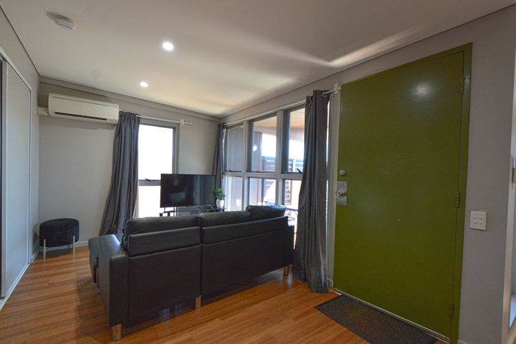 Supersized Studio Inexpensive 1×1