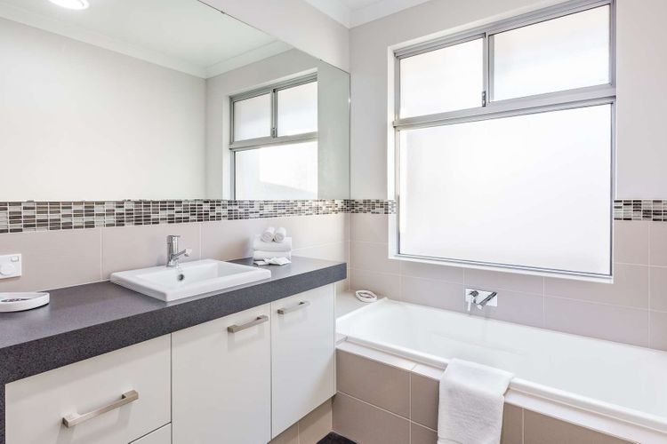 Stylish Marina-Front Getaway – Port Geographe