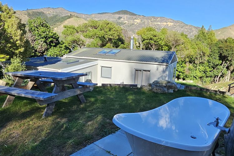 Wharangi Cottage